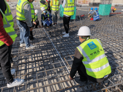 我院二期工程項目實訓樓圓滿封頂，技術服務精準護航